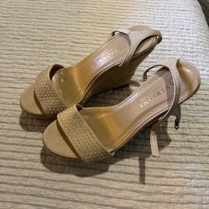 Versona women’s sparkling wedge size 7
